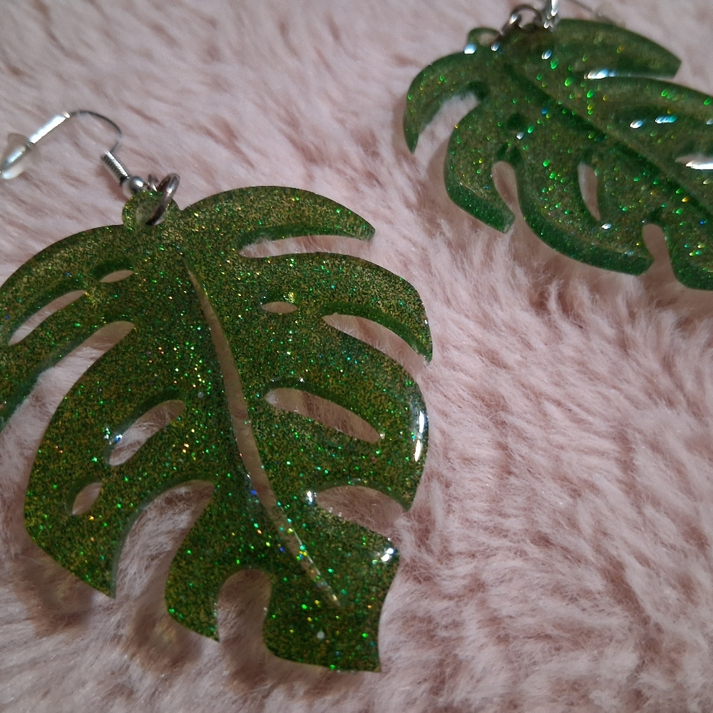 Spring Summer Green Leaf Glitter Dangle Earrings, Leaf Earrings, - Picture 3 of 3